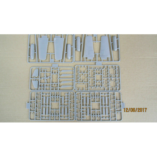 Amodel 72338 - 1/72 Building Kit Mi-6VPK Soviet Helicopter, plastic model kit