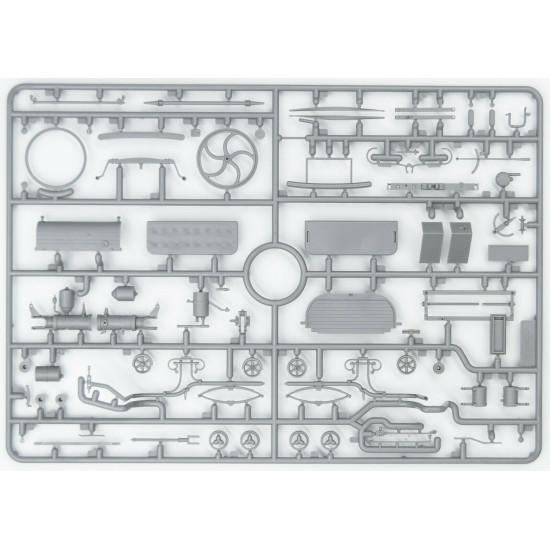 ICM 24040 - 1/24 Benz Patent-Motorwagen 1886 1/24 scale model kit 1885