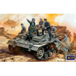 Master Box 35208 - 1/35 German StuG III Crew. WW II era 5 figures