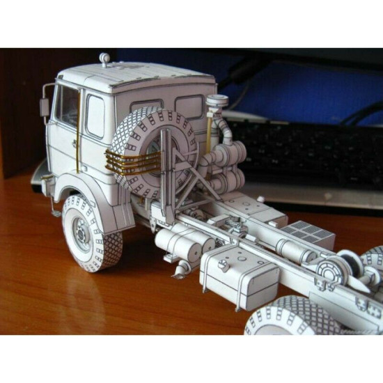 Paper Model Kit Car MAZ-6317 1/32 Orel 270 Civil Engineering, Belarus, 1993