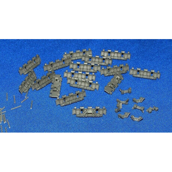 Dnepro Model DM35132 1/35 Panther Late type Workable resin track Winter model