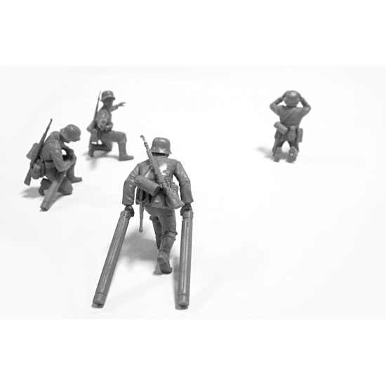ICM DS3505 - 1/35- Battle of Kursk July 1943 T-34-76, Pak 36(r ) with crew 4 fig