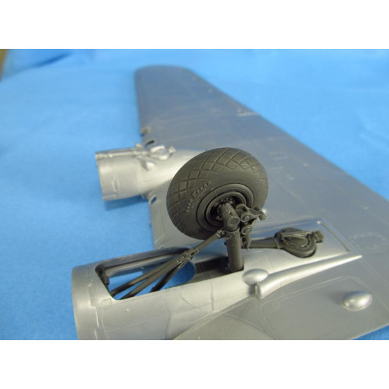 Metallic Details B-17. Wheels uncovered (Revell/Monogram) 1/48 MDR4866 scale model resin kit
