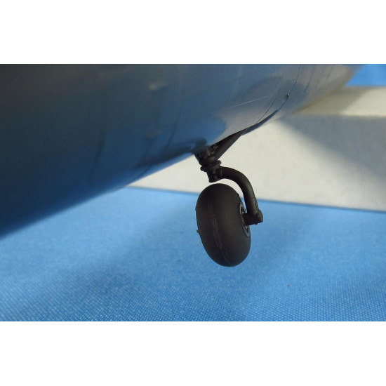 Metallic Details B-17. Wheels uncovered (Revell/Monogram) 1/48 MDR4866 scale model resin kit
