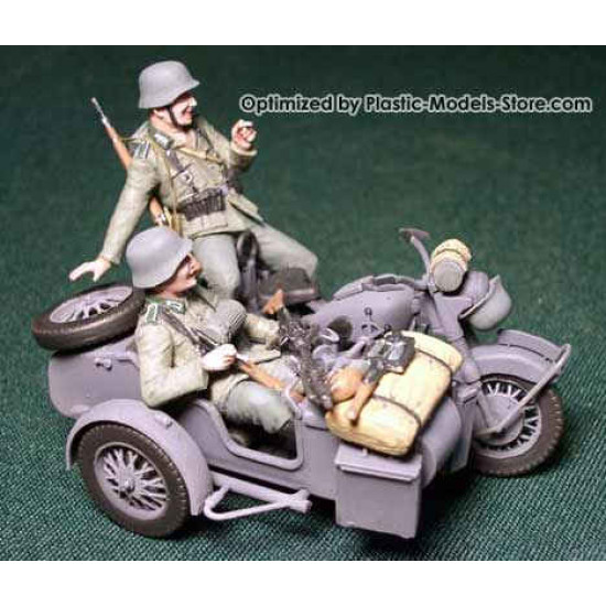 German motorcyclists on BMW R75 1/35 Master Box 3539 German motorcyclists on BMW R75 1/35 Master Box 3539