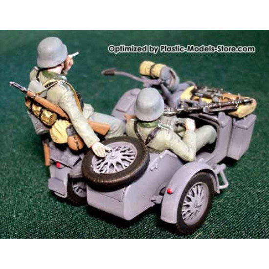 German motorcyclists on BMW R75 1/35 Master Box 3539 German motorcyclists on BMW R75 1/35 Master Box 3539