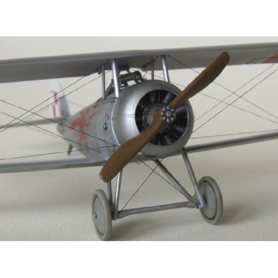 Scale plastic model airplane Nieuport 24 French biplane WWI 1/72 Roden 060