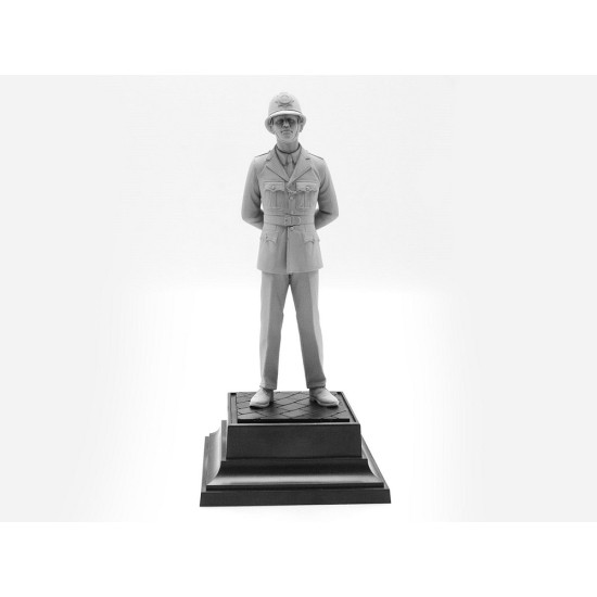 ICM 16011 - 1/16 - British Policeman scale plastic model kit