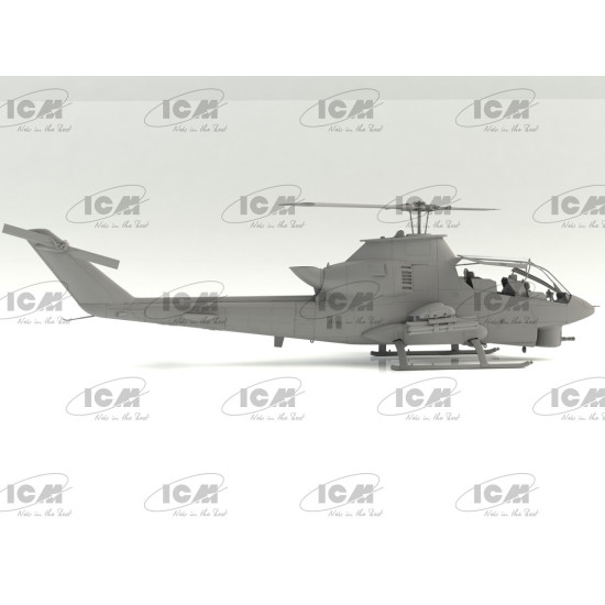 ICM 32061 - 1/32 AH-1G Cobra (late production) US Attack Helicopter scale model