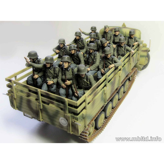 German Infantry on the march, WW II era 6 figures 1/35 Master Box 35137