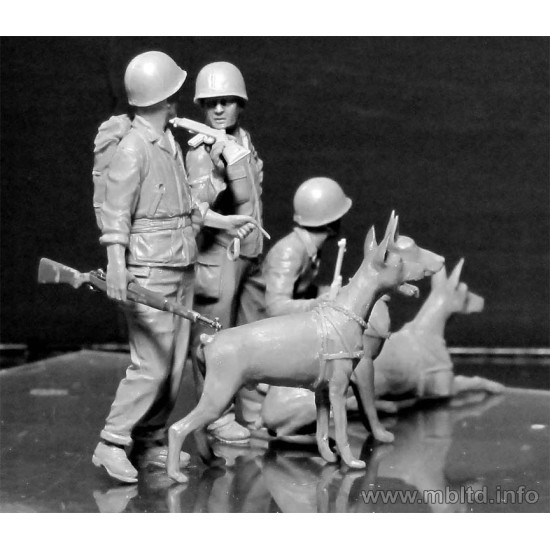 Dogs in service in the US Marine Corps, WW II era 3 figures 3 dogs 1/35 Master Box 35155