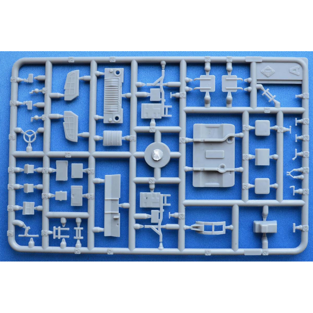 ACE 72182 1/72 Soviet GAZ66 4x4 truck scale plastic model Model Kit Vehicles Model Kits