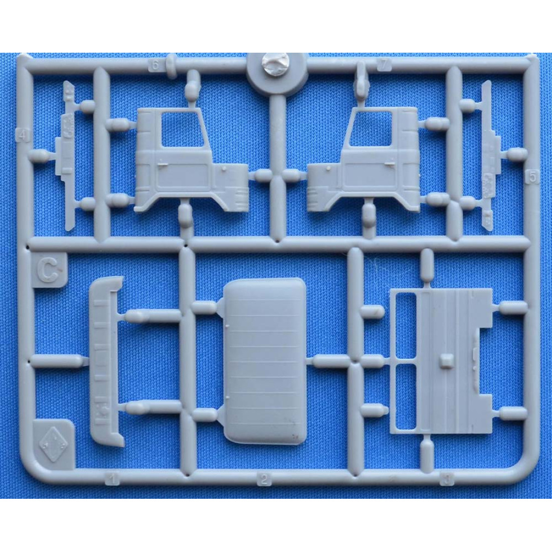 ACE 72182 1/72 Soviet GAZ66 4x4 truck scale plastic model Model