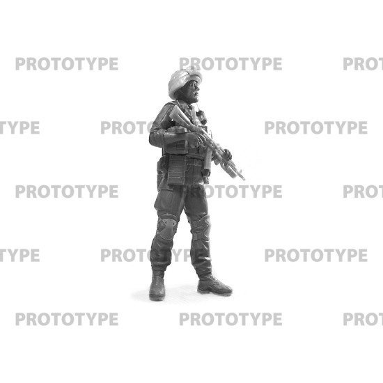 1/16 Figure Russian Soldier with Steel Helmet unpainted Resin
