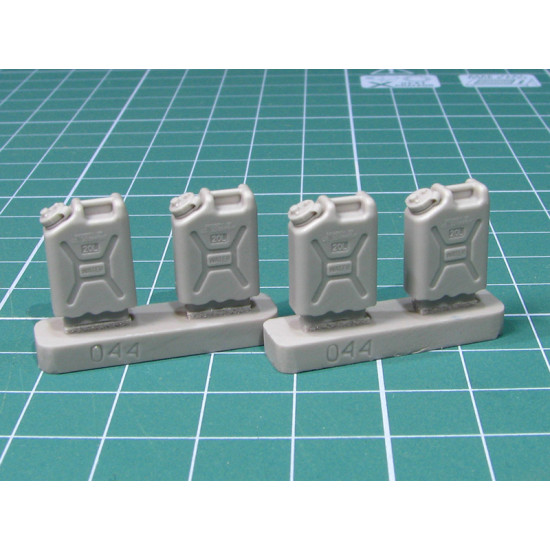 Eureka E-044 1/35 Us Military Water Canisters 20l 4pcs Resin