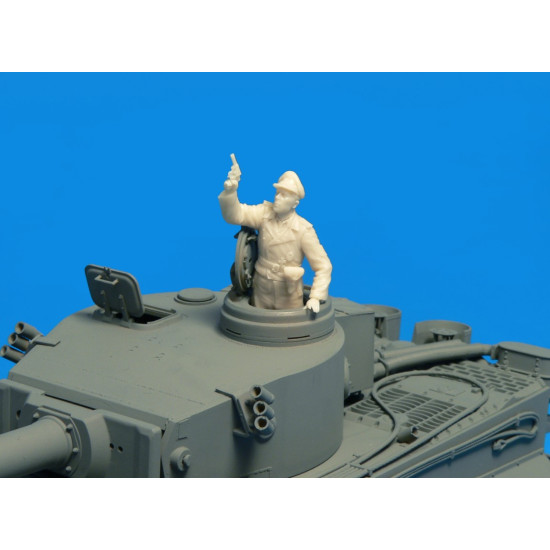 Miniart 35060 1/35 German Tank Crew France 1944 Plastic Figures Kit