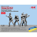 Icm 35754 1/35 Always The First Plastic Figures Kit