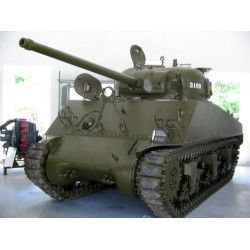 US Medium tank M4A3 (105) HVSS Sherman WWII 1/72 UM 381