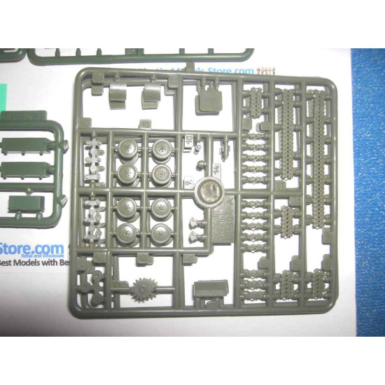 ZSU-37 Soviet antiaircraft self-propelled plant 1/72 UM 305