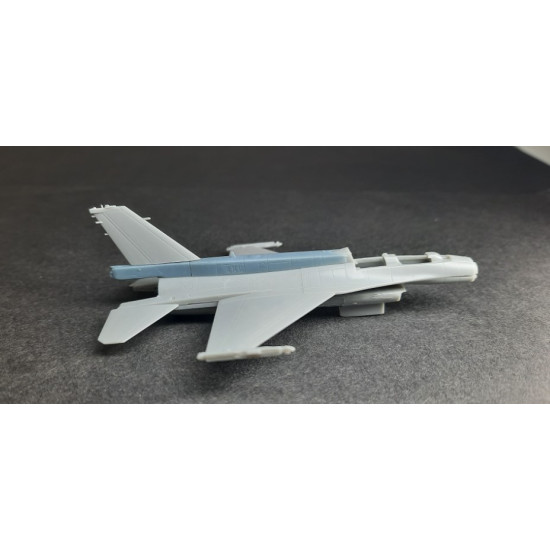 Rise144 Models Rm049 1/144 F-16 Dorsal Spine Israel Version Trumpeter Kit