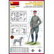 THE RED BARON MANFRED VON RICHTHOFEN WWI FLYING ACE PLASTIC MODEL KIT 1/16 MINIART 16032