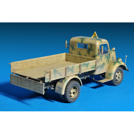 L1500A 4x4 cargo truck 1/35 Miniart 35150