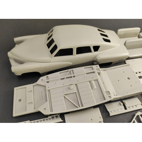 Red Wheel 25001 1/25 Tucker 48 Full Resin Kit