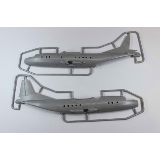 Antonov An-12B cargo aircraft 1/144 Amodel 1470