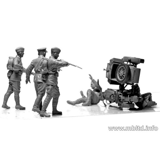 3590 1:35 Scale Master Box Model Kit Soviet & German Military Men Accident 