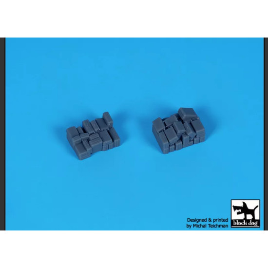 Black Dog A20001 1/200 Airport Tow Truck / Baggage Carts Black Dog A20001 1/200 Airport Tow Truck / Baggage Carts