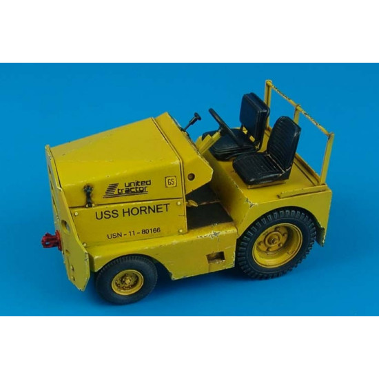 Aerobonus 320035 1/32 United Tractor Gc-340/Sm340 Tow Tractor Us Navy/Army Aerobonus 320035 1/32 United Tractor Gc-340/Sm340 Tow Tractor Us Navy/Army