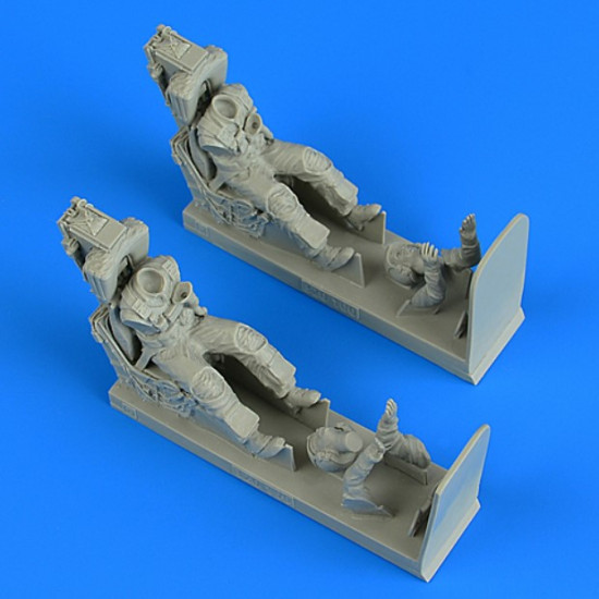 Aerobonus 320100 1/32 Us Navy Fighter Pilot With Ejection Seat For F-8 Resin Kit Aerobonus 320100 1/32 Us Navy Fighter Pilot With Ejection Seat For F-8 Resin Kit
