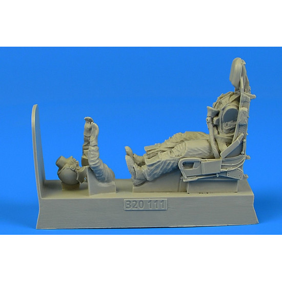 Aerobonus 320111 1/32 Usaf Pilot For F-100 With Ejection Seat For Trumpeter Aerobonus 320111 1/32 Usaf Pilot For F-100 With Ejection Seat For Trumpeter