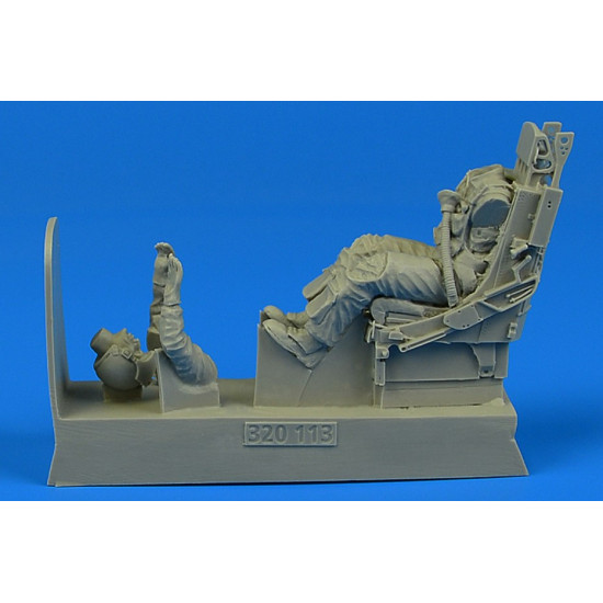 Aerobonus 320113 1/32 Usaf Pilot For F-105 With Ejection Seat For Trumpeter Aerobonus 320113 1/32 Usaf Pilot For F-105 With Ejection Seat For Trumpeter