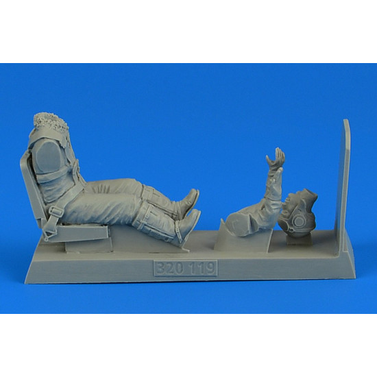 Aerobonus 320119 1/32 German Luftwaffe Pilot With Seat For Me 262a Resin Kit Aerobonus 320119 1/32 German Luftwaffe Pilot With Seat For Me 262a Resin Kit
