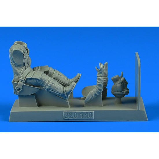 Aerobonus 320140 1/32 German Luftwaffe Wwii Pilot With Seat For Bf 109g Resin Aerobonus 320140 1/32 German Luftwaffe Wwii Pilot With Seat For Bf 109g Resin