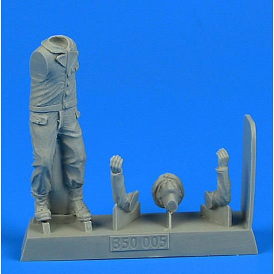 Aerobonus 350005 1/35 Kriegsmarine Wwii Sailor With Rope For German Schnellboats, German Human Torpedoes, German Midget And Coastal Submarines Aerobonus 350005 1/35 Kriegsmarine Wwii Sailor With Rope For German Schnellboats, German Human Torpedoes, German Midget And Coastal Submarines