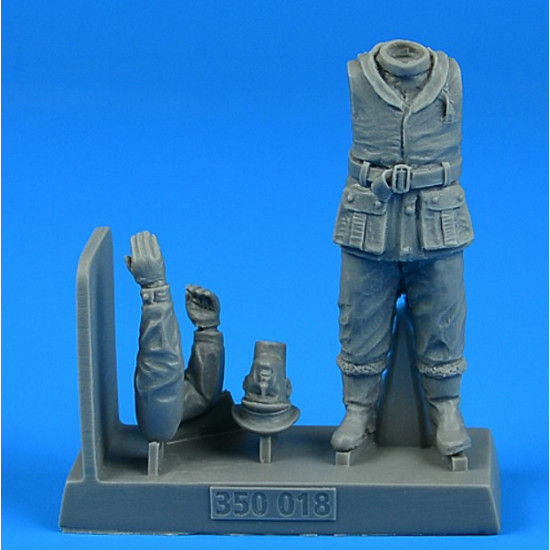 Aerobonus 350018 1/35 British Ww2 Sailor For The Hms X-craft Submarine Aerobonus 350018 1/35 British Ww2 Sailor For The Hms X-craft Submarine