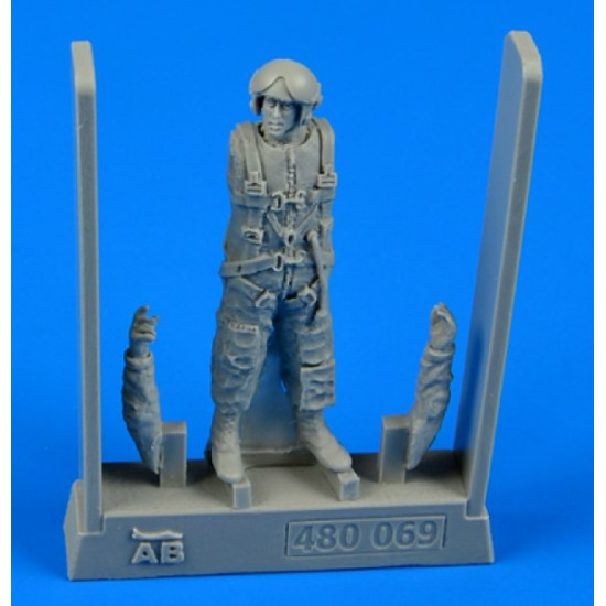 Aerobonus 480069 1/48 Soviet Naval Air Force Pilot Av-mf 1975 - 1983 Resin Kit Aerobonus 480069 1/48 Soviet Naval Air Force Pilot Av-mf 1975 - 1983 Resin Kit