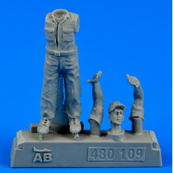 Aerobonus 480109 1/48 U.s. Army Aircraft Mechanic Wwii Pacific Theatre Resin Kit