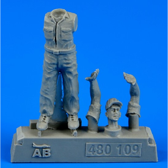 Aerobonus 480109 1/48 U.s. Army Aircraft Mechanic Wwii Pacific Theatre Resin Kit