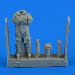 Aerobonus 480157 1/48 Soviet Woman Pilot Wwii With Parachute