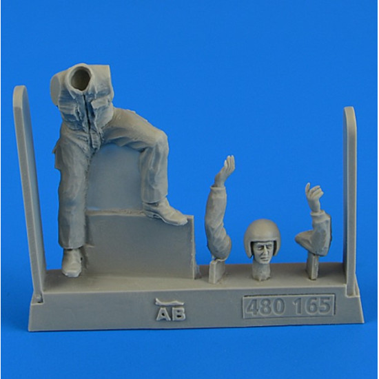 Aerobonus 480165 1/48 Warsaw Pact Aircraft Mechanic - Part 1 Aerobonus 480165 1/48 Warsaw Pact Aircraft Mechanic - Part 1