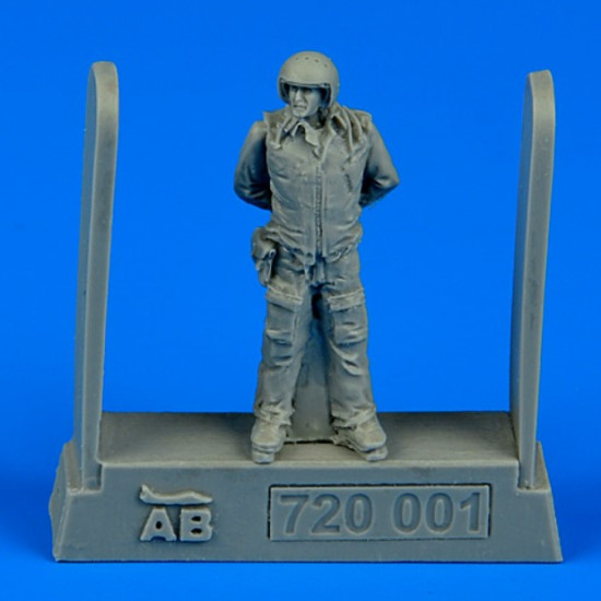 Aerobonus 720001 1/72 Soviet Air Force Fighter Pilot Resin Kit Aerobonus 720001 1/72 Soviet Air Force Fighter Pilot Resin Kit