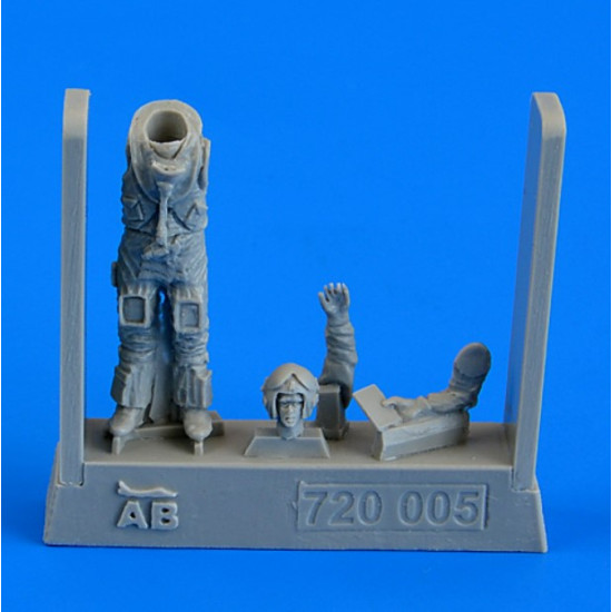 Aerobonus 720005 1/72 British Sea Harrier Pilot, Falkland War 1982 Resin Kit Aerobonus 720005 1/72 British Sea Harrier Pilot, Falkland War 1982 Resin Kit