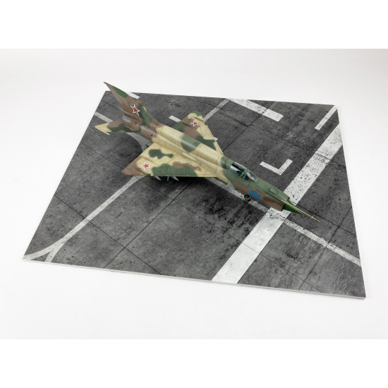 Red Fox Db-48012 1/48 3d Diorama Base Modern Nato Airfield Type 10 380x320mm Red Fox Db-48012 1/48 3d Diorama Base Modern Nato Airfield Type 10 380x320mm