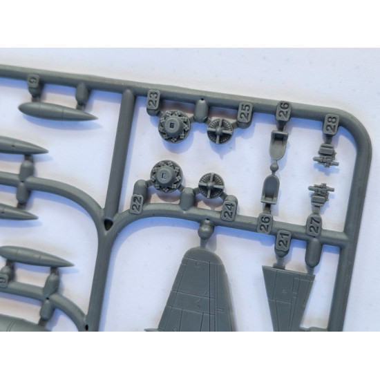 Miniwing 379 1/144 Amstrong Withworth Meteor Nf 13 / Killers Of The Middle East Plastic Model Kit