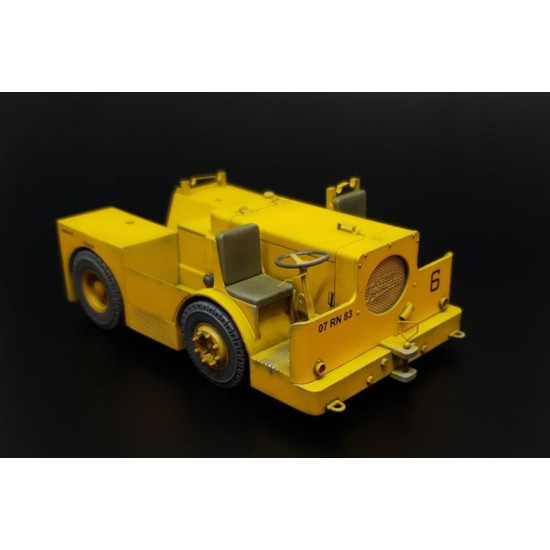 Brengun Brl32052 1/32 Uk Flight Deck Tractor Tugmaster Resin Construction Kit Of U K Deck Tractor