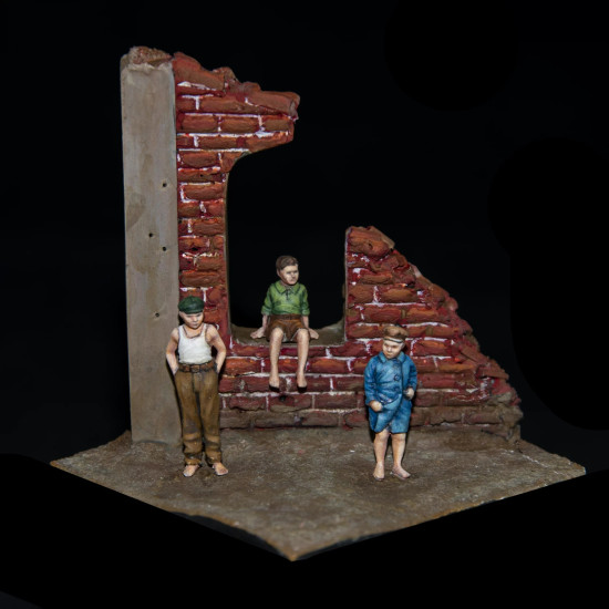 White Stork Miniatures F72009 1/72 Figures Children Resin, Unpainted, Unassembled