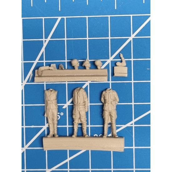 White Stork Miniatures F72021 1/72 Luftwaffe Officers Resin Unpainted Unassembled